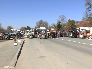 Пољопривредници обуставили блокаду у Мрчајевцима, премештена у село Милочај