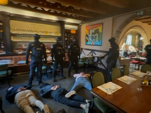 МУП: Четири особе ухапшене због изнуде и напада на службена лица