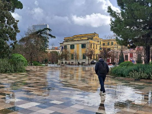 Квадратура круга: Живот у Албанији