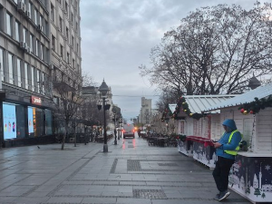 Облачно и ветровито са слабом кишом, температура до 14 степени