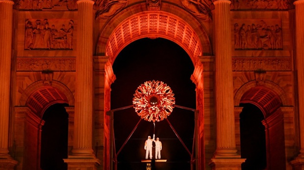 Пламенови горе у Милану и Кортини, отворене су Олимпијске зимске игре