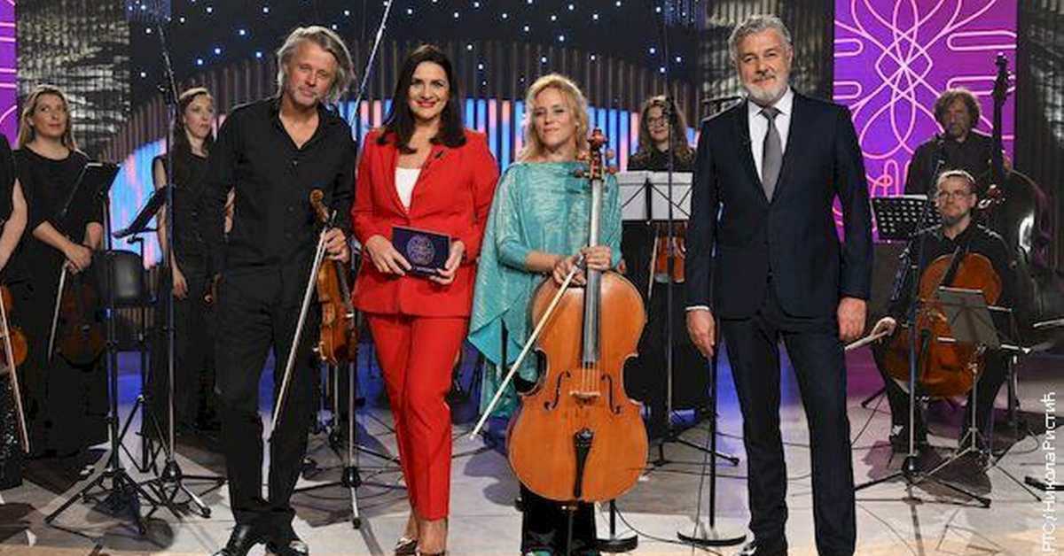 Волим класику: Данијел Роуланд и Маја Богдановић са пријатељима 