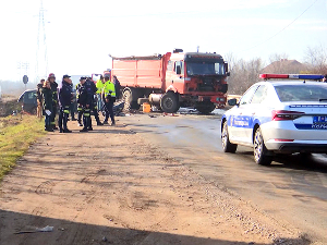 Директан судар аутомобила и камиона код Вреоца – двоје погинулих, дечак и жена повређени