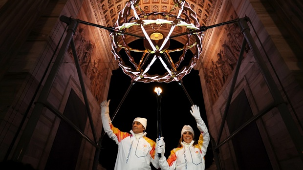 Пламенови горе у Милану и Кортини, отворене су Олимпијске зимске игре