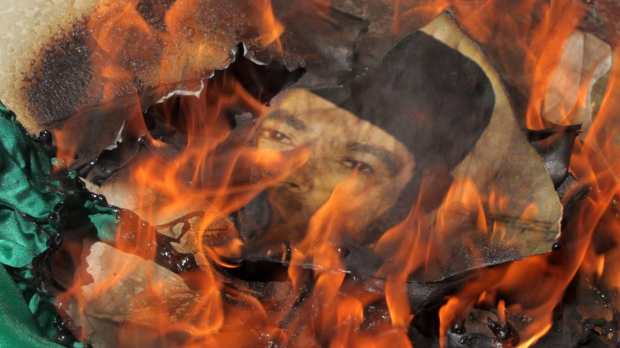 Зелене заставе Либије и позиви на освету на сахрани Сеjфа ел Ислама – крај династије Гадафи и увод у нове сукобе