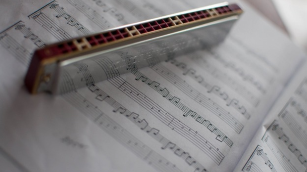 Од злата јабука: Усна хармоника