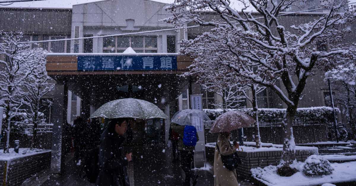 Ванредни парламентарни избори у Јапану – може ли снег да поквари очекивања