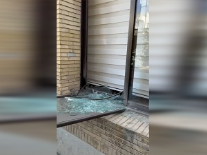 Оштећена амбасада Србије у Техерану током ваздушних напада; Вучић: Дипломатско особље се повлачи у Баку