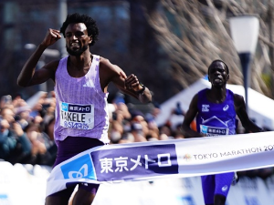 Такеле поново победник маратона у Токију, Косгеи истрчала седми резултат свих времена