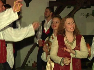 Трагом заборављених народних песама и кола