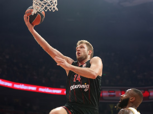 Саша Везенков пропушта и меч против Монака у Евролиги