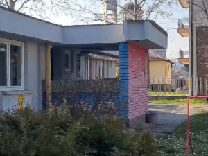 Суспендовану васпитачицу у чијој смени је дечак изашао из вртића у Чачку подржало 60 родитеља