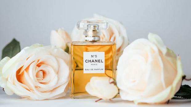 Изабел Фимејер: Коко Шанел – тајанствени парфем (1)