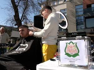 Двојица лесковачких средњошколца покренула акцију помоћи за лечење десетогодишњег суграђанина