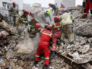 Експлозије у Техерану, хиљаде људи на улицама; шесторо погинулих у судару америчких 