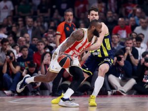 Ратничка победа Звезде, Фенеров низ пао у "Арени"