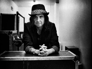 Преминуо гитариста бенда „Моторхед“ Фил Кембел