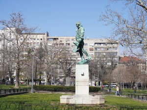 Након хладног јутра сунчано и топло, али ветровито