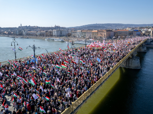 Зеленски запретио посланицима да ће их послати на фронт: Руси близу Славјанска 