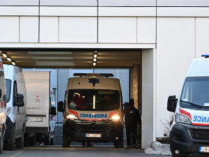 Три мушкарца лакше повређена у удесу у Немањиној улици