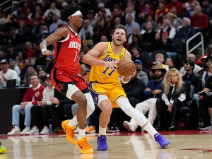 Дончићевих 36 поена за важну победу Лејкерса у Хјустону