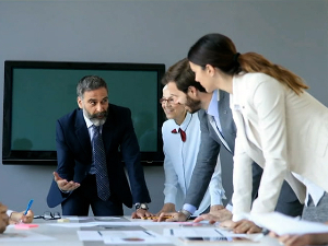 Платa две трећине запослених у Србији је између 470 и 900 евра, жене и даље мање плаћене од мушкараца