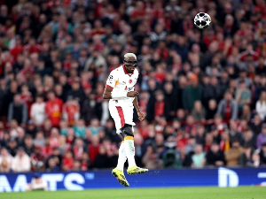 Осимен доживео прелом десне подлактице, Ланг има озбиљну посекотину