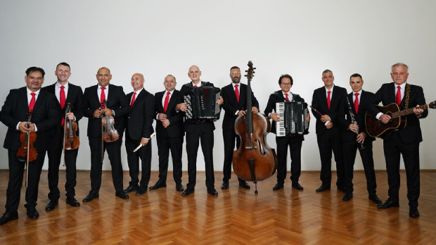 Од злата јабука: Четрдесет пет година Народног ансамбла РТС 