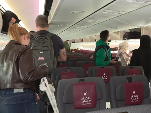 Авион из Дохе са 250 држављана Србије слетео у Београд