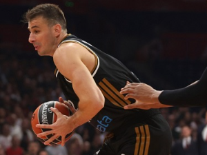 Немања Дангубић остаје веран Дубаију