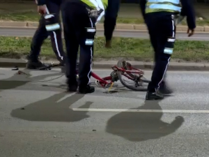 Мотоциклиста оборио пешака у Новом Саду, повређени у критичном стању