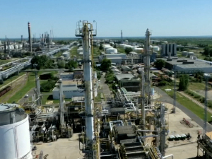 Цунами на нафтом тржишту после напада на Иран, страх од блокаде Ормуза подиже цене