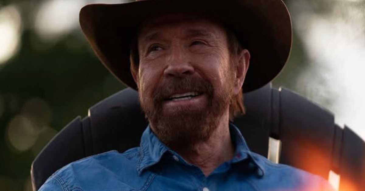 Познати се опраштају од легендарног Чака Нориса