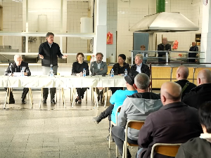 Гашић у фабрици "Петолетка":  Обезбеђена средства за исплату заосталих зарада 