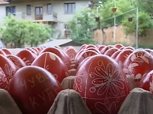 Предваскршњи обичаји у Ораховцу и Великој Хочи: Шарање "страшника" на Средопосницу