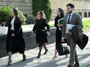 Миљана Кецмановић стигла у суд, претходно довезен њен син