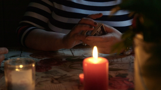 Скидачи магије, лажни доктори и хуманитарци – које основне принципе манипулације користе преваранти