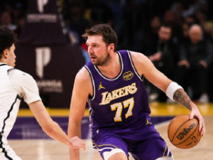 Нових 40 поена Дончића и историјска асистенција оца за сина