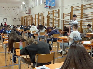 Осмаци настављају полагање пробног завршног испита – данас тестови из српског језика и изборног предмета