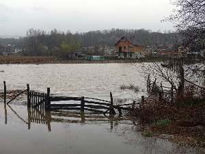 Водостаји у порасту широм Србије, спасоци испмупавали воду на подручју Ваљева и Чачка