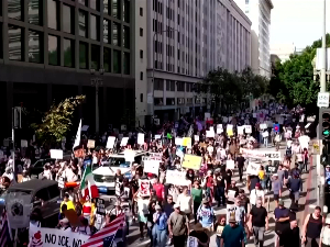 Протести "Без краљева" против Трампове политике широм САД и у европским престоницама