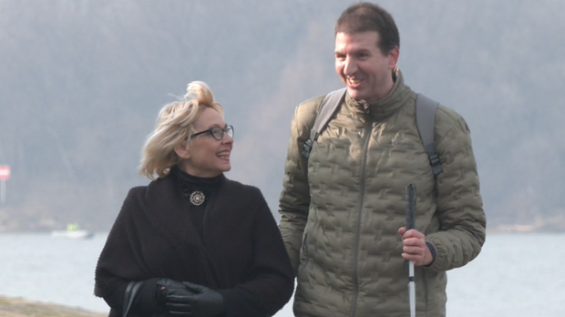 Место за нас: Светлост у мраку