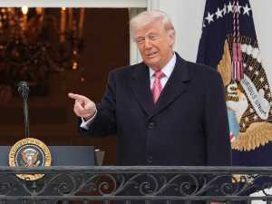 Трамп упозорава Иран: Уништићемо електране, нафтне бушотине и острво Харг ако мореуз остане затворен