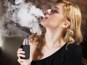Истраживање: Вејповање вероватно изазива рак, још опасније у комбинацији са цигаретама