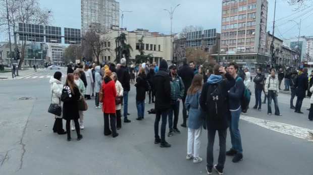 Одложен главни претрес на суђењу студенту нишког Медицинског факултета, испред суда скуп подршке