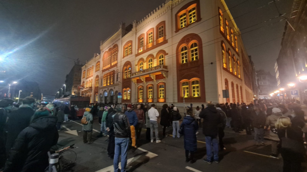 Претрес Ректората још увек траје, полиција расветљава околности смрти студенткиње; протест и инциденти на Студентском тргу