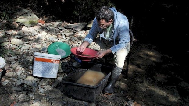 Човек и камен: Злато испирање