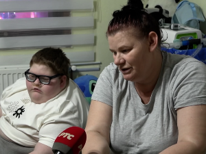 Општина Александровац уручила решења за првих шест породица са статусом родитељ неговатељ