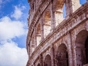 Флавијевом амфитеатару у Риму враћен изворни изглед 