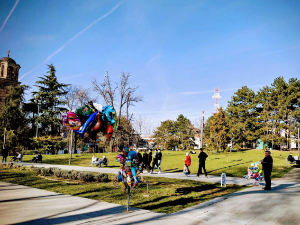 Сунце и пролећне температуре, али јутарњи мраз не попушта 